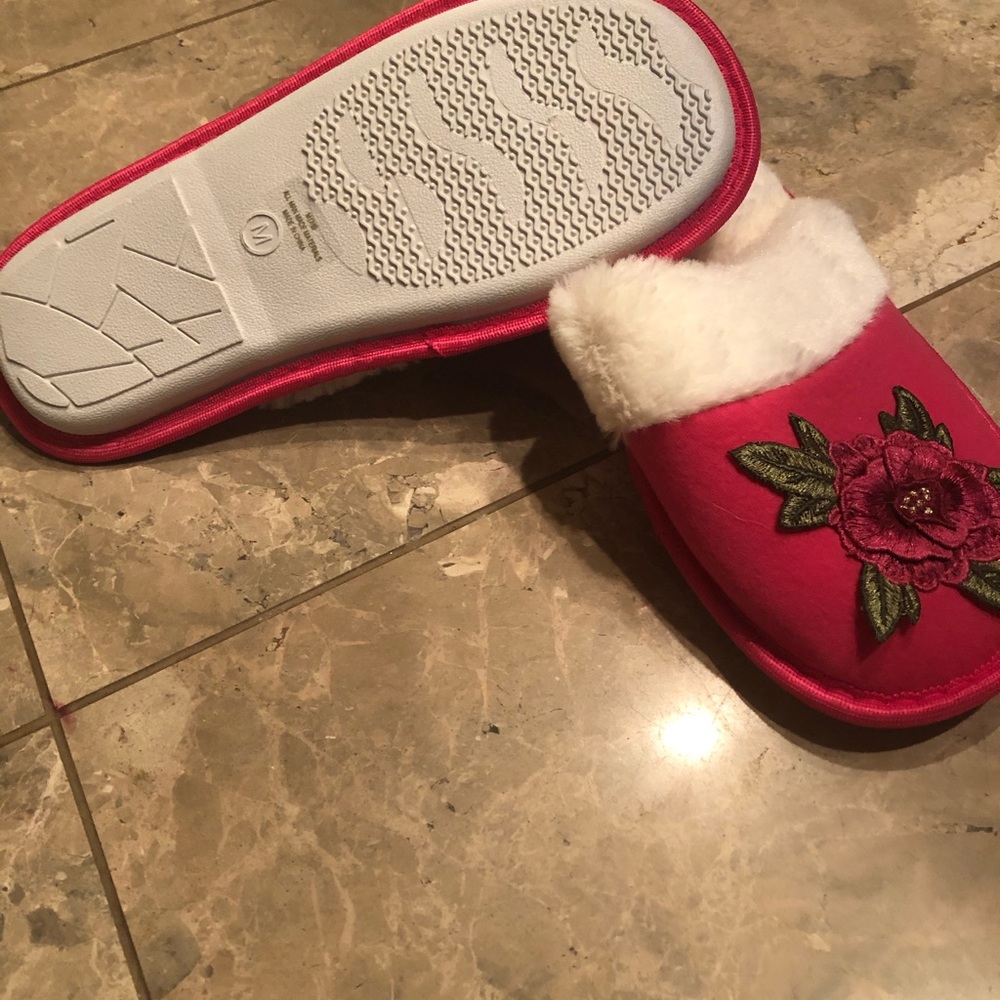 Slippers size M!!!!
